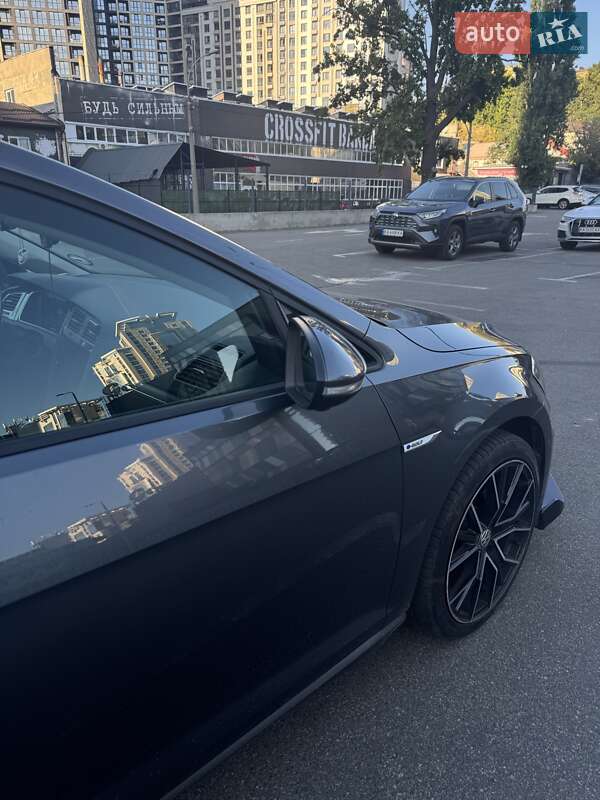 Хетчбек Volkswagen e-Golf 2018 в Києві фото 10 Хетчбек Volkswagen e-Golf 2018 в Києві