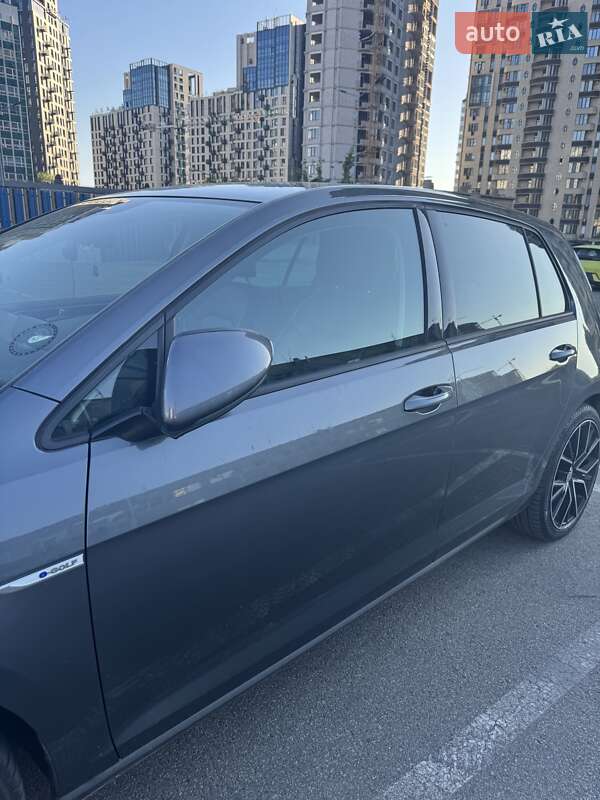 Хетчбек Volkswagen e-Golf 2018 в Києві фото 14 Хетчбек Volkswagen e-Golf 2018 в Києві
