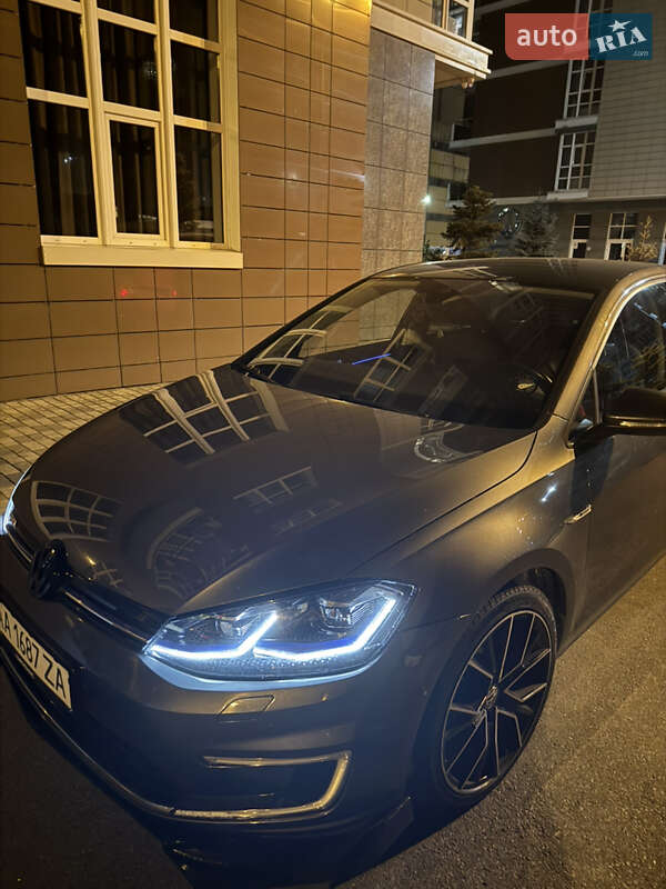 Хетчбек Volkswagen e-Golf 2018 в Києві фото 23 Хетчбек Volkswagen e-Golf 2018 в Києві