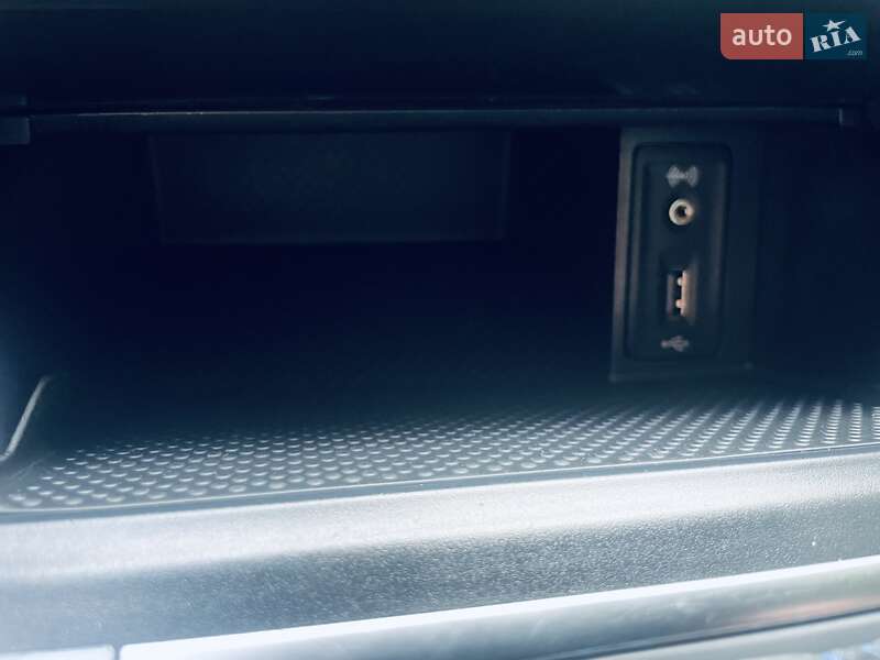 Хэтчбек Volkswagen e-Golf 2014 в Любомле фото 52 Хэтчбек Volkswagen e-Golf 2014 в Любомле