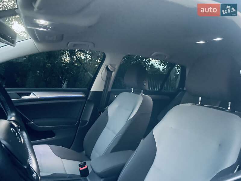 Хэтчбек Volkswagen e-Golf 2014 в Любомле фото 59 Хэтчбек Volkswagen e-Golf 2014 в Любомле