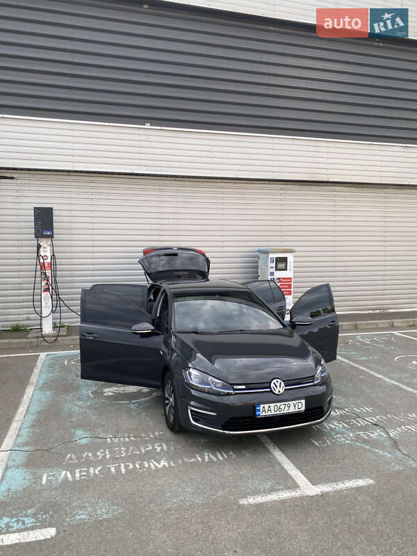 Хэтчбек Volkswagen e-Golf 2018 в Киеве
