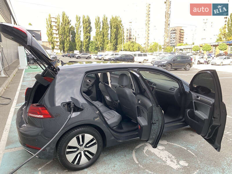 Хэтчбек Volkswagen e-Golf 2018 в Киеве