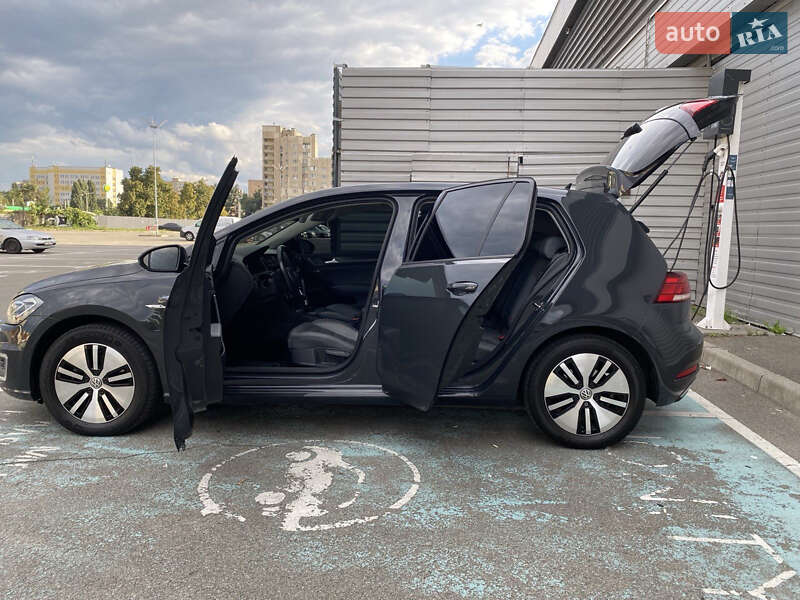 Хэтчбек Volkswagen e-Golf 2018 в Киеве