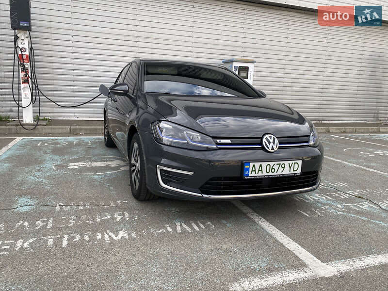 Хэтчбек Volkswagen e-Golf 2018 в Киеве
