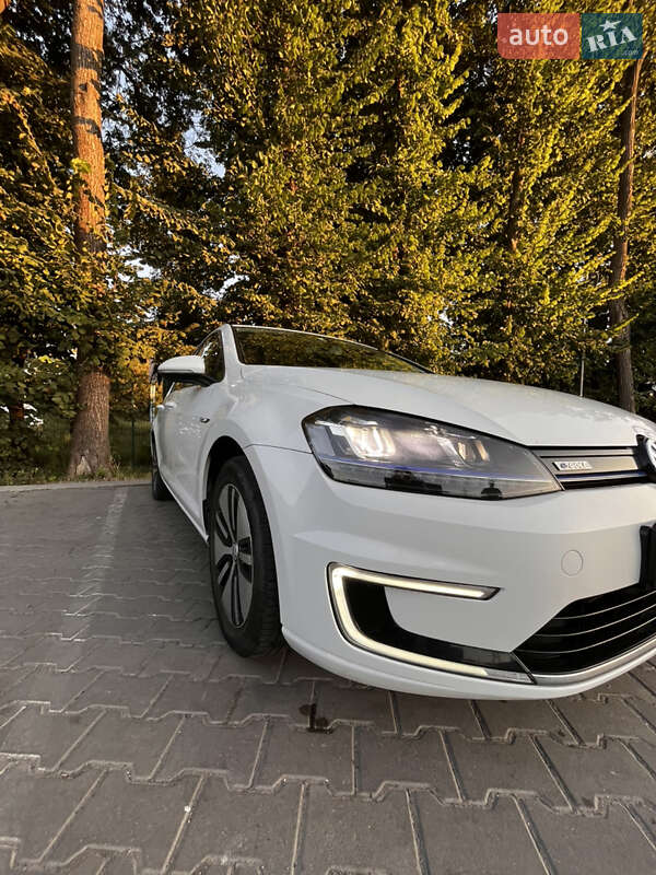 Хетчбек Volkswagen e-Golf 2014 в Львові