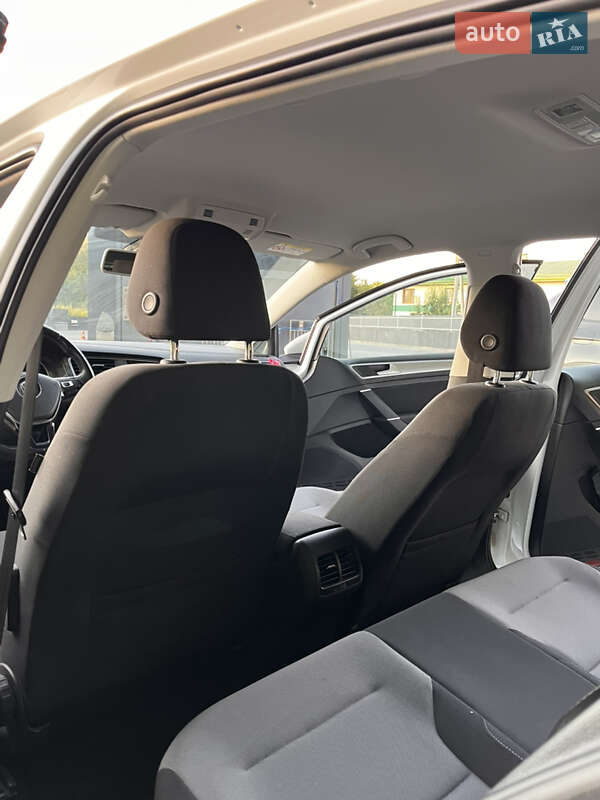 Хетчбек Volkswagen e-Golf 2014 в Львові