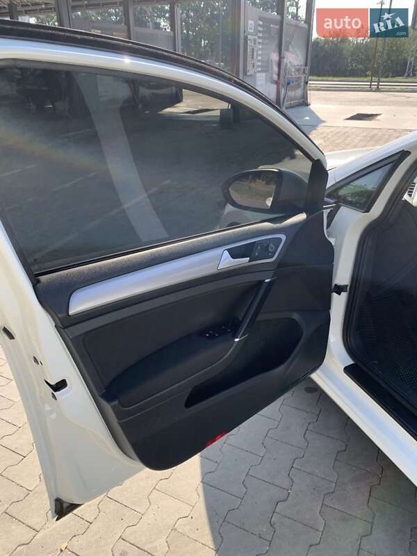 Хетчбек Volkswagen e-Golf 2016 в Умані