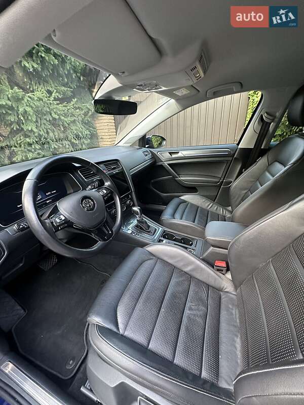 Хэтчбек Volkswagen e-Golf 2018 в Киеве фото 18 Хэтчбек Volkswagen e-Golf 2018 в Киеве