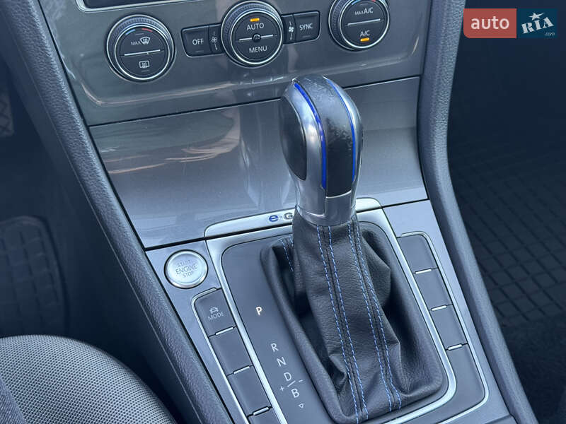 Хэтчбек Volkswagen e-Golf 2015 в Каменец-Подольском