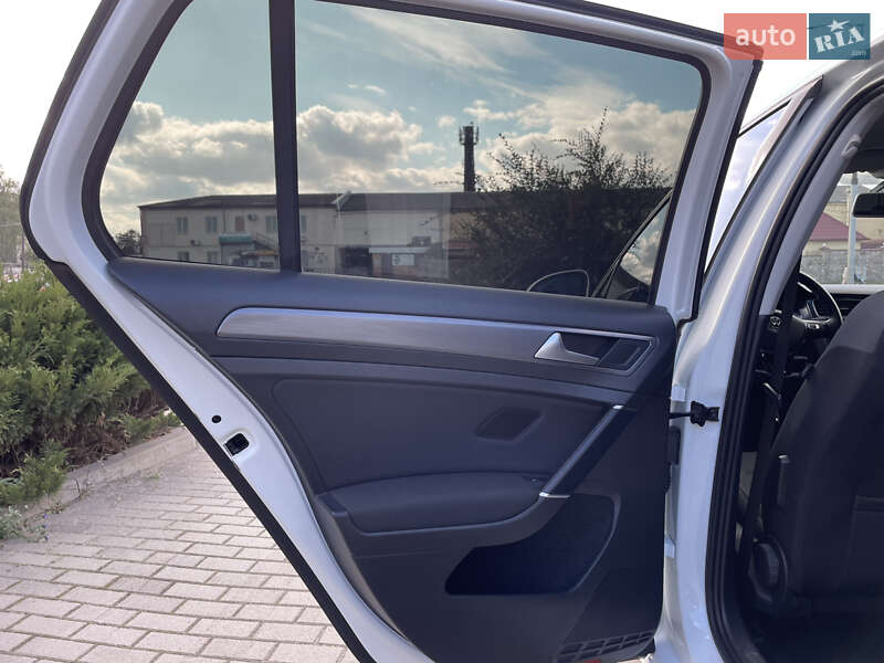 Хетчбек Volkswagen e-Golf 2020 в Павлограді