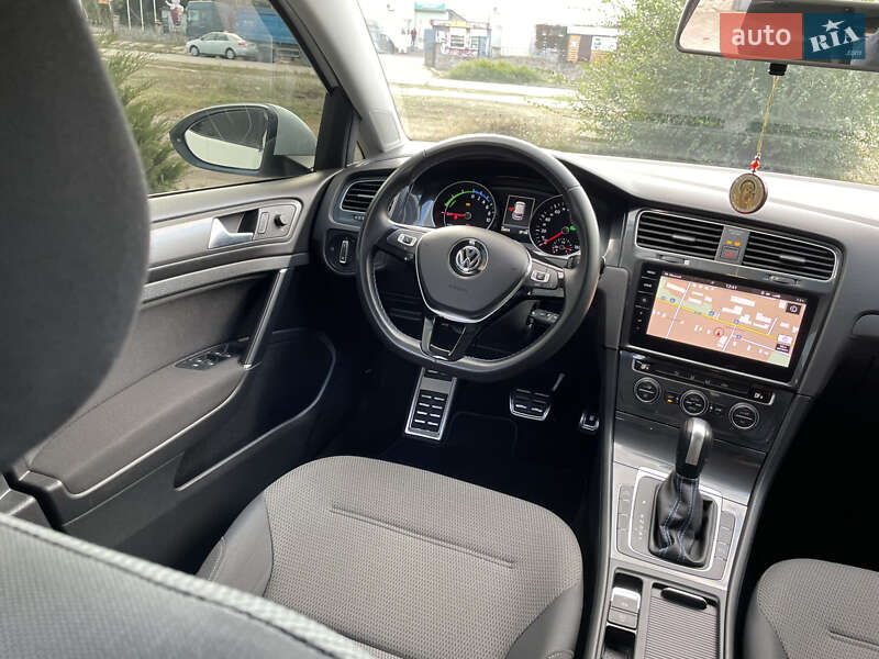 Хетчбек Volkswagen e-Golf 2020 в Павлограді