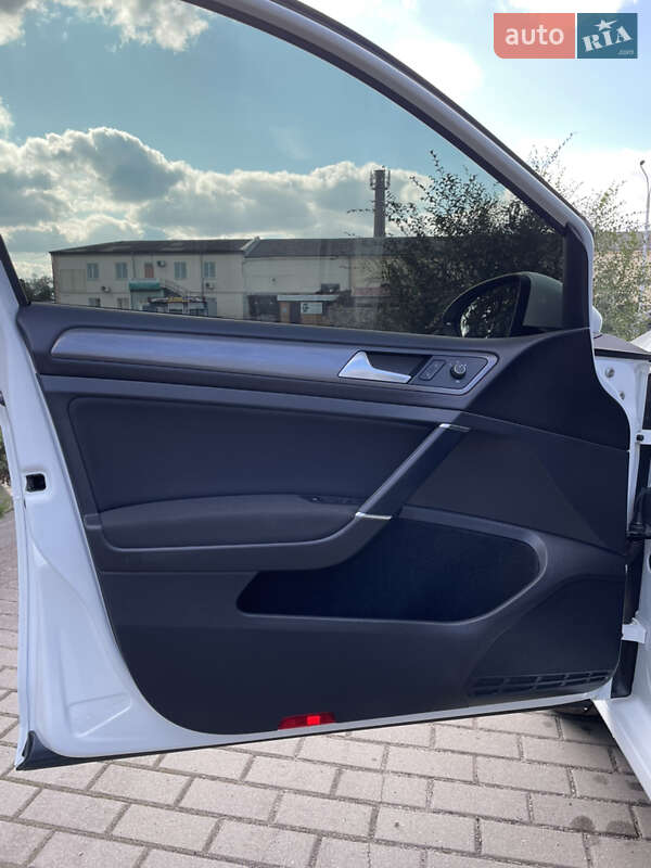 Хетчбек Volkswagen e-Golf 2020 в Павлограді