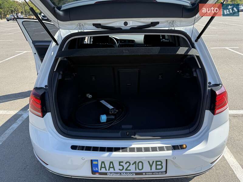 Хетчбек Volkswagen e-Golf 2019 в Києві