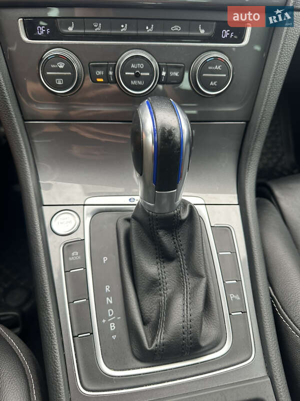 Хетчбек Volkswagen e-Golf 2016 в Городку