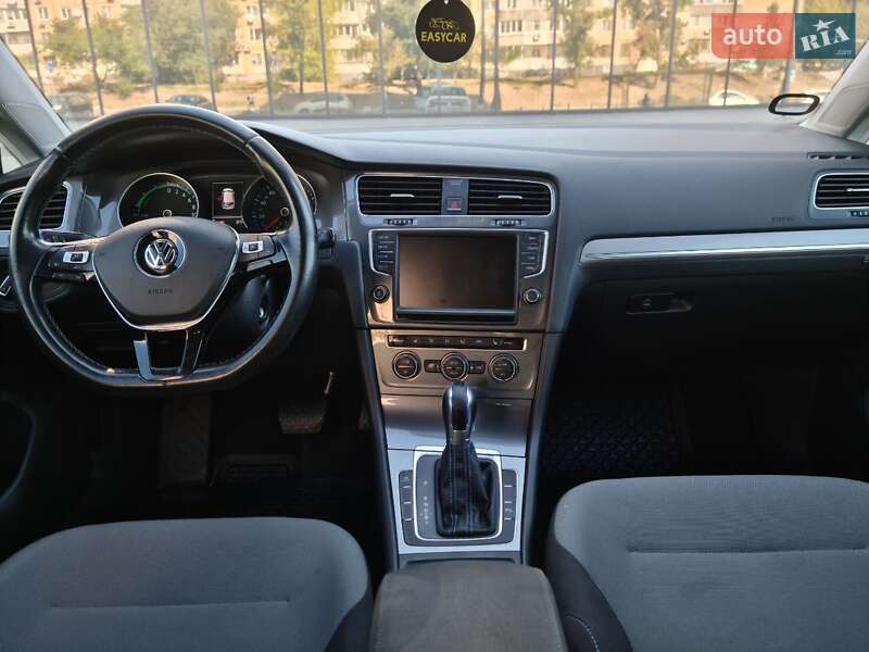 Хэтчбек Volkswagen e-Golf 2015 в Днепре