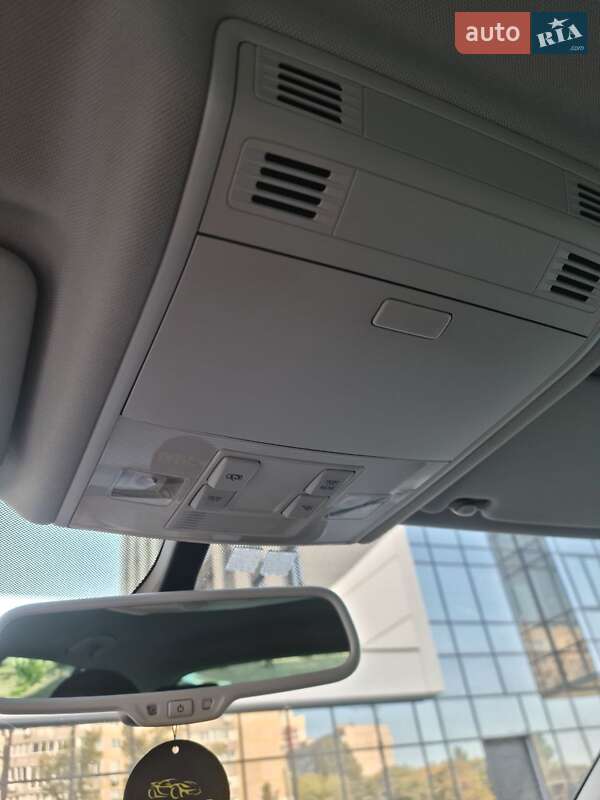 Хэтчбек Volkswagen e-Golf 2015 в Днепре