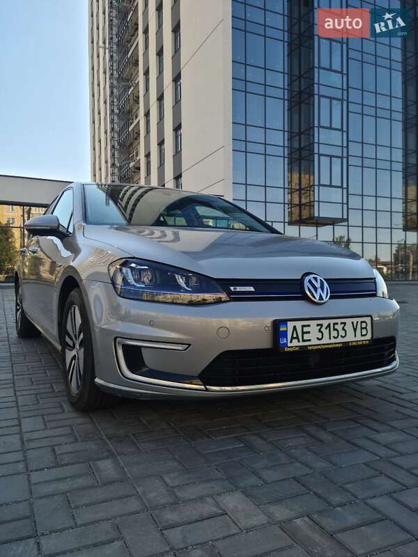 Хэтчбек Volkswagen e-Golf 2015 в Днепре