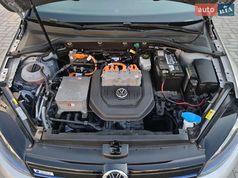 Хэтчбек Volkswagen e-Golf 2015 в Днепре