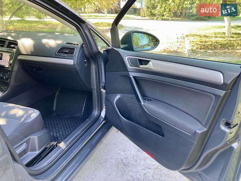 Хэтчбек Volkswagen e-Golf 2015 в Тернополе