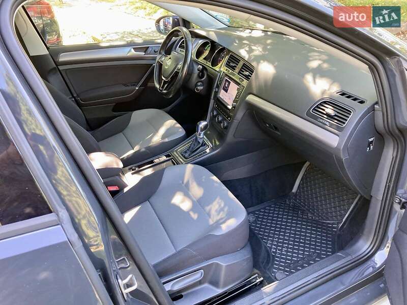 Хэтчбек Volkswagen e-Golf 2015 в Тернополе