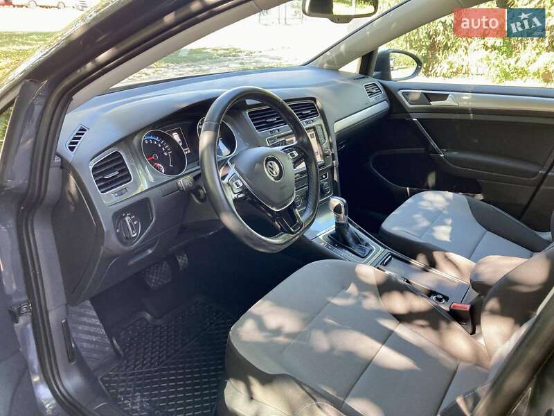 Хэтчбек Volkswagen e-Golf 2015 в Тернополе