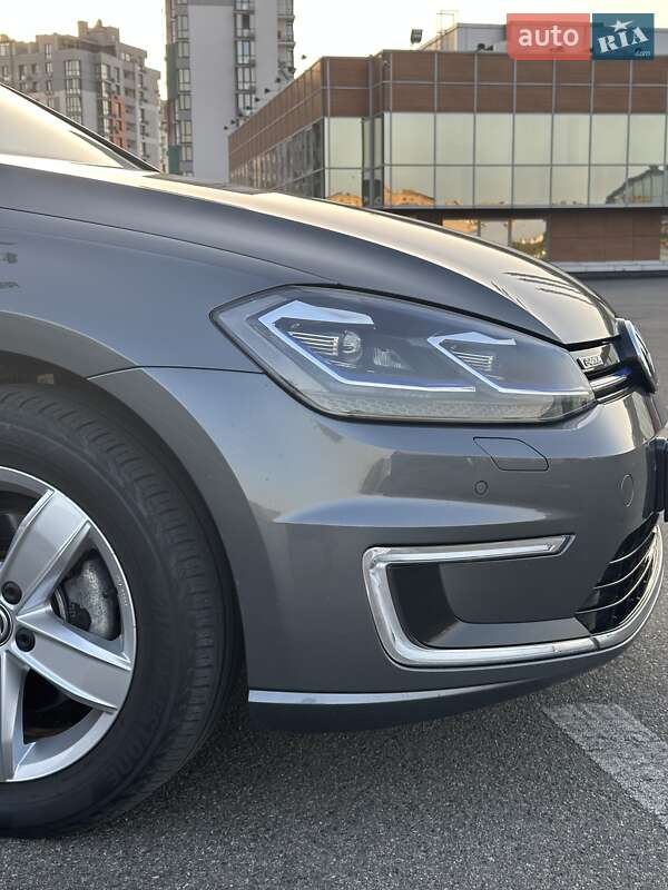 Хэтчбек Volkswagen e-Golf 2018 в Киеве