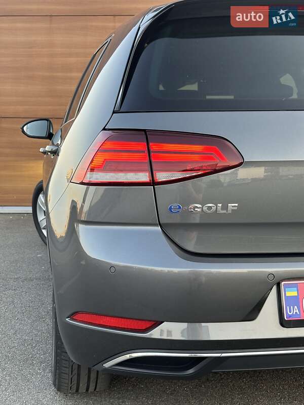 Хэтчбек Volkswagen e-Golf 2018 в Киеве