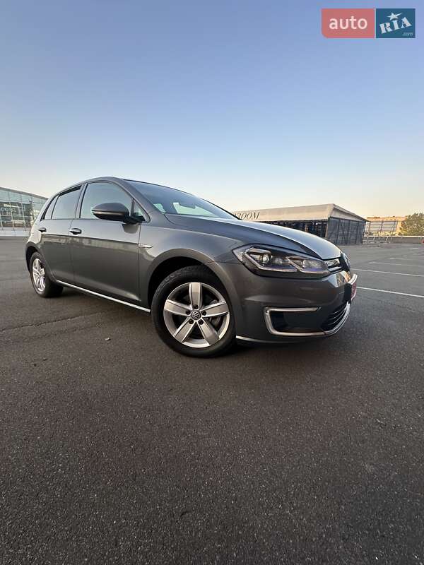 Хэтчбек Volkswagen e-Golf 2018 в Киеве