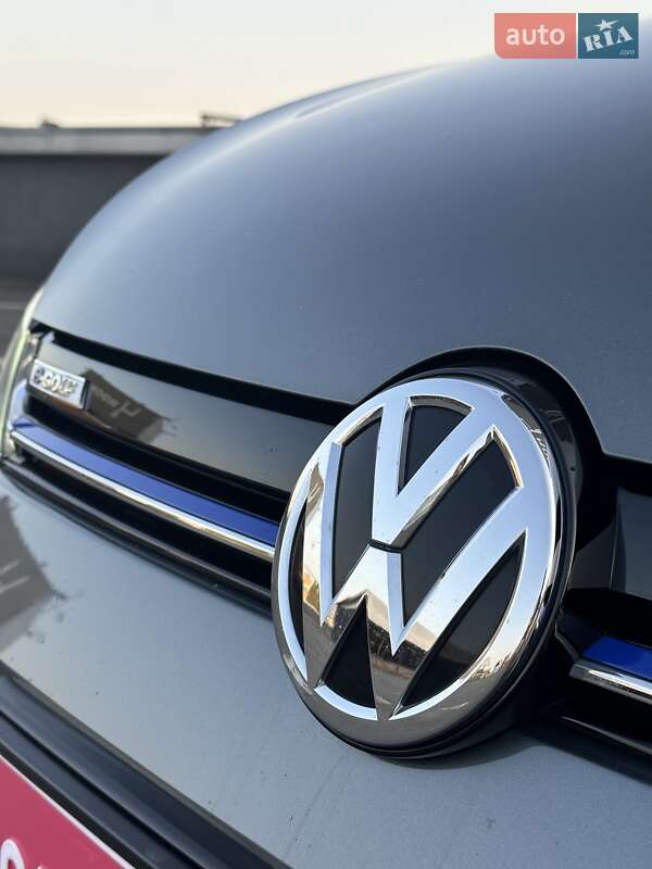 Хэтчбек Volkswagen e-Golf 2018 в Киеве