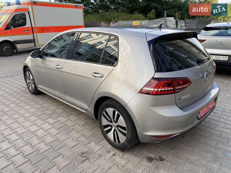 Хетчбек Volkswagen e-Golf 2016 в Чернівцях