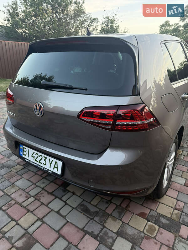Хетчбек Volkswagen e-Golf 2015 в Полтаві