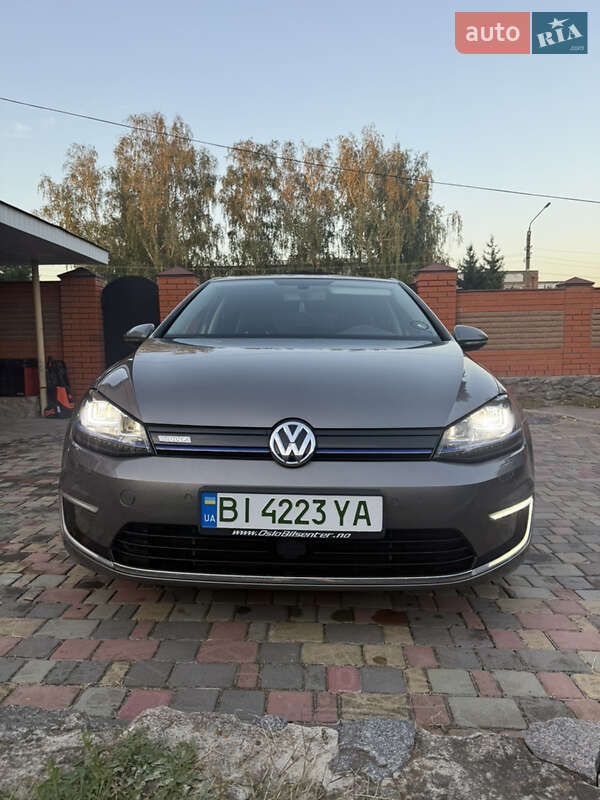 Хетчбек Volkswagen e-Golf 2015 в Полтаві