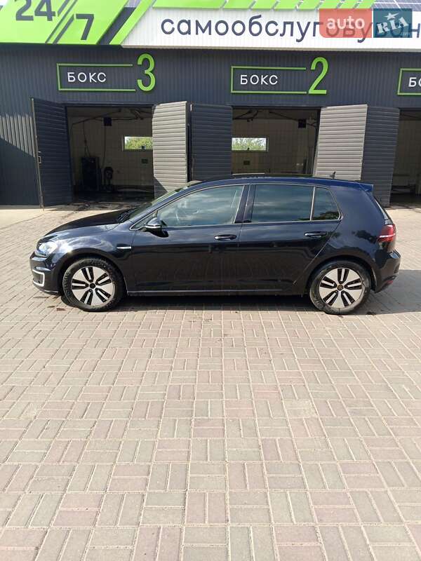 Хетчбек Volkswagen e-Golf 2015 в Кропивницькому