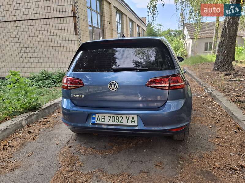 Хетчбек Volkswagen e-Golf 2014 в Чечельнику