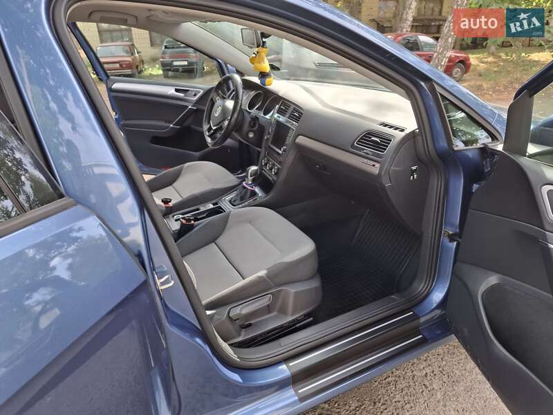 Хетчбек Volkswagen e-Golf 2014 в Чечельнику