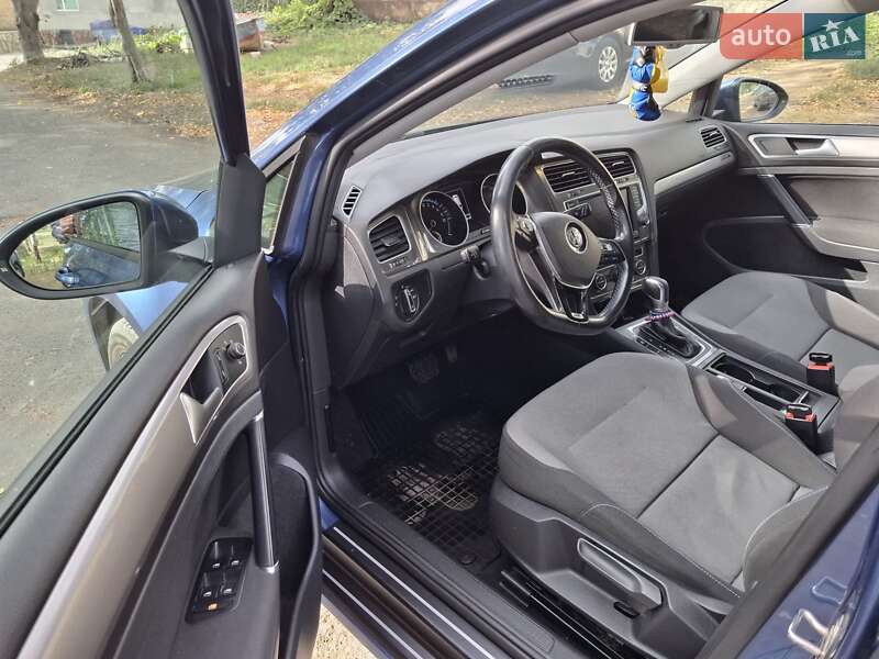 Хетчбек Volkswagen e-Golf 2014 в Чечельнику