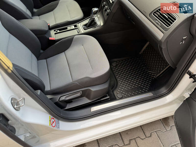 Хэтчбек Volkswagen e-Golf 2015 в Ровно