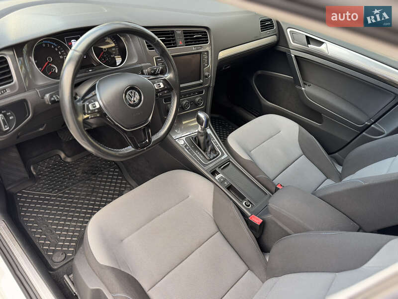 Хэтчбек Volkswagen e-Golf 2015 в Ровно