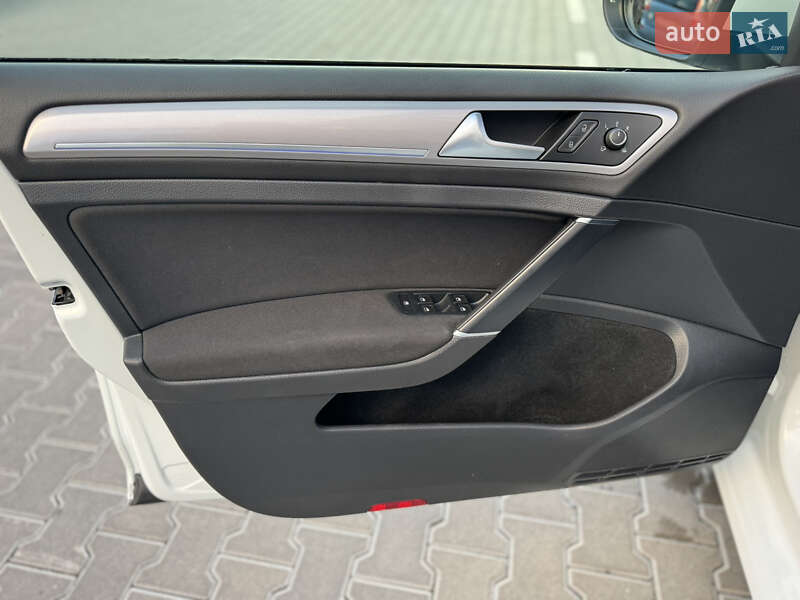 Хэтчбек Volkswagen e-Golf 2015 в Ровно