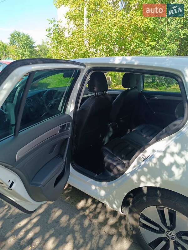 Хэтчбек Volkswagen e-Golf 2016 в Светловодске