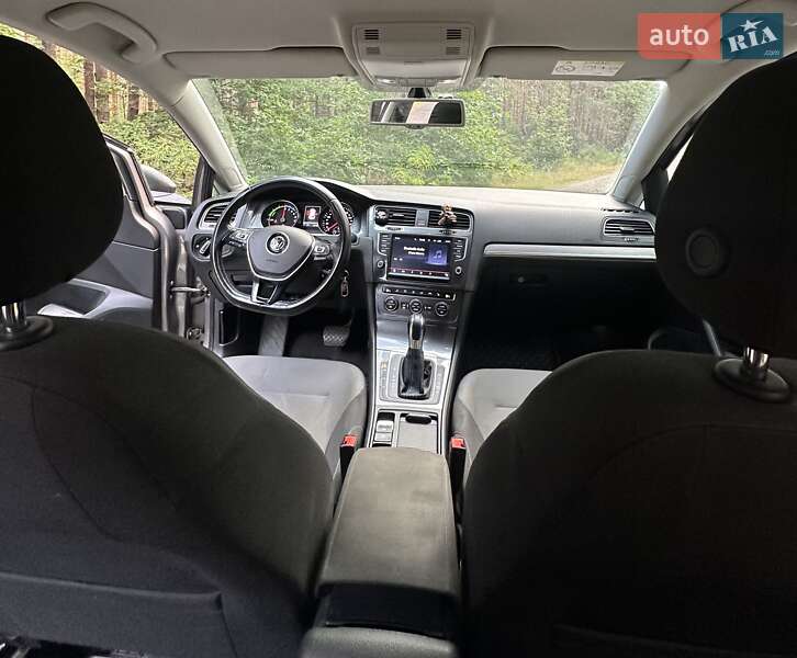 Хетчбек Volkswagen e-Golf 2015 в Києві фото 6 Хетчбек Volkswagen e-Golf 2015 в Києві