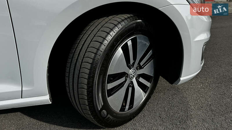 Хетчбек Volkswagen e-Golf 2017 в Миронівці