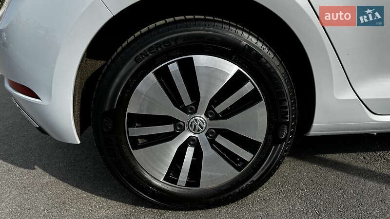 Хетчбек Volkswagen e-Golf 2017 в Миронівці