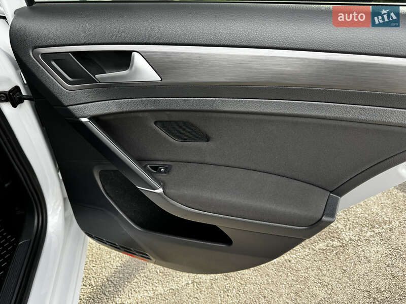 Хетчбек Volkswagen e-Golf 2017 в Миронівці