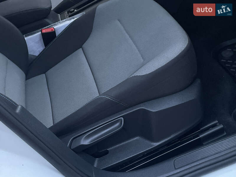 Хетчбек Volkswagen e-Golf 2015 в Львові фото 51 Хетчбек Volkswagen e-Golf 2015 в Львові