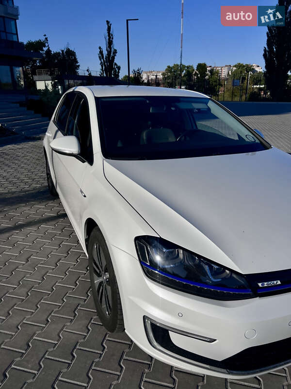 Хэтчбек Volkswagen e-Golf 2014 в Кропивницком