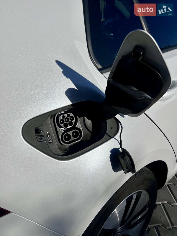 Хэтчбек Volkswagen e-Golf 2014 в Кропивницком