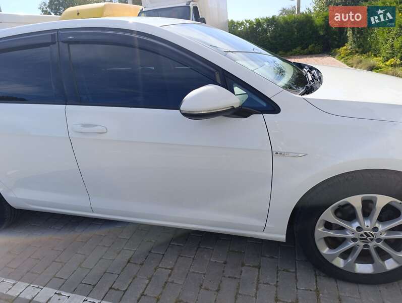 Хэтчбек Volkswagen e-Golf 2014 в Виннице