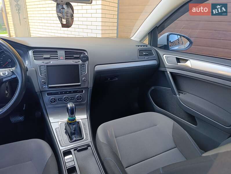 Хэтчбек Volkswagen e-Golf 2014 в Виннице